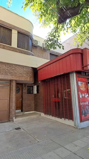 CASA EN VENTA CON IMPORTANTE TERRENO EN GODOY CRUZ