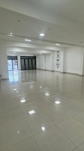 ALQUILER Salón Comercial de 200 m² en Las Heras