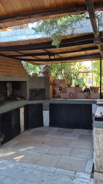 VENTA CASA QUINTA CON PILETA Y QUINCHO. Guaymallén