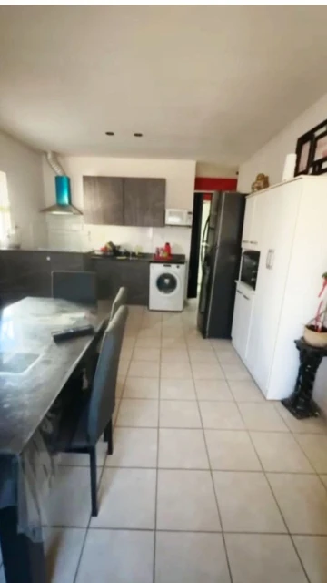 VENTA CASA MODERNA- GUAYMALLEN MZA