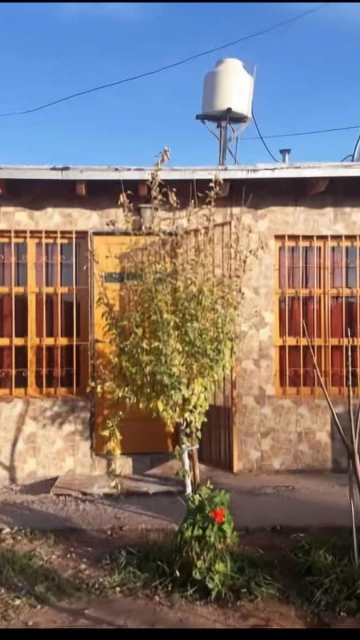 Venta casa y dos departamentos. Guaymallén.