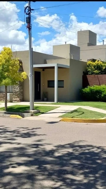 VENTA CASA TUNYAN MENDOZA.