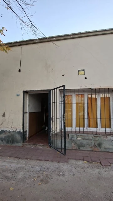 CASA EN VENTA A RECICLAR – DORREGO, GUAYMALLÉN