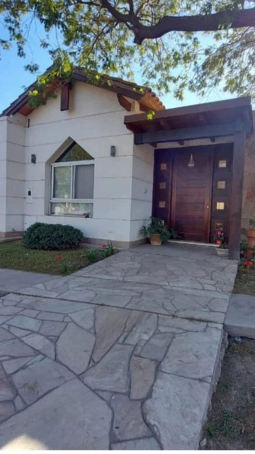 Venta de casa B La Barraca. Guaymallén.