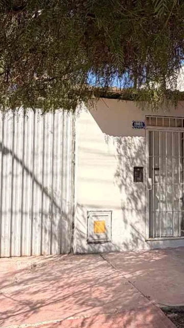 Venta Casa Pequeña en Terreno Grande Maipu