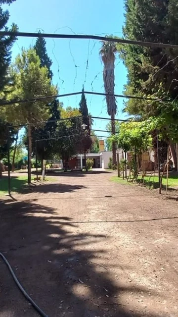 VENTA 3 CASAS +PISCINA+ SALON COMERCIAL+PARQUE