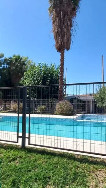 VENTA DE QUINTA, 3 CASAS+SALON COMERCIAL, PISCINA.