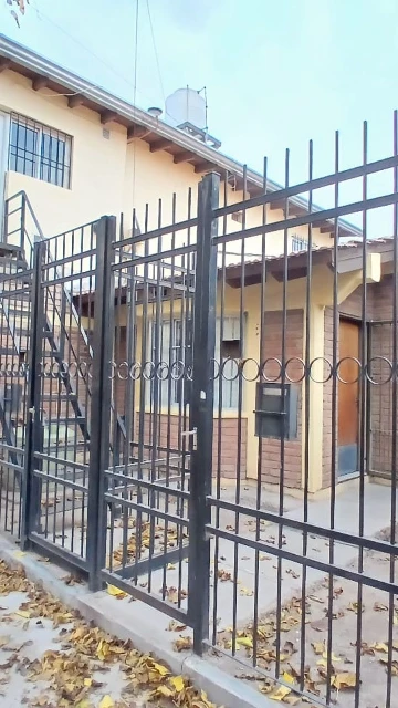 Venta Casa mas Departamento en Guaymallén