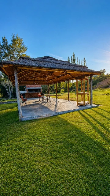 Casa con piscina y quincho – Camino al Autódromo