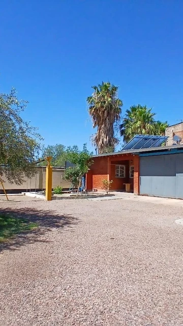 Casa con Salón + Quincho y Pileta