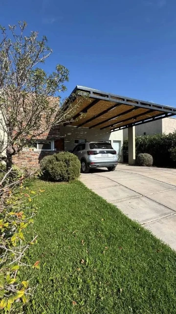 Se vende casa en Barrio Cortaderas loft, Mendoza